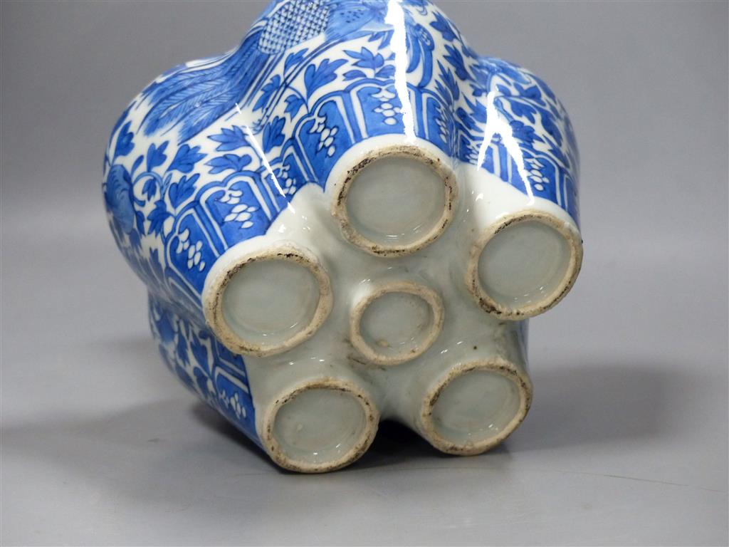 A Chinese blue and white tulip vase, height 24cm